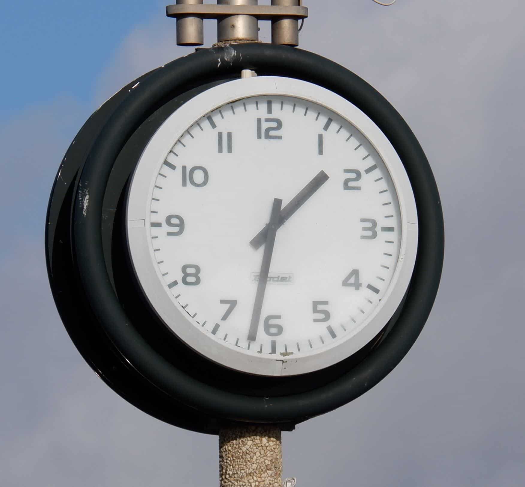 horloge_pont-min