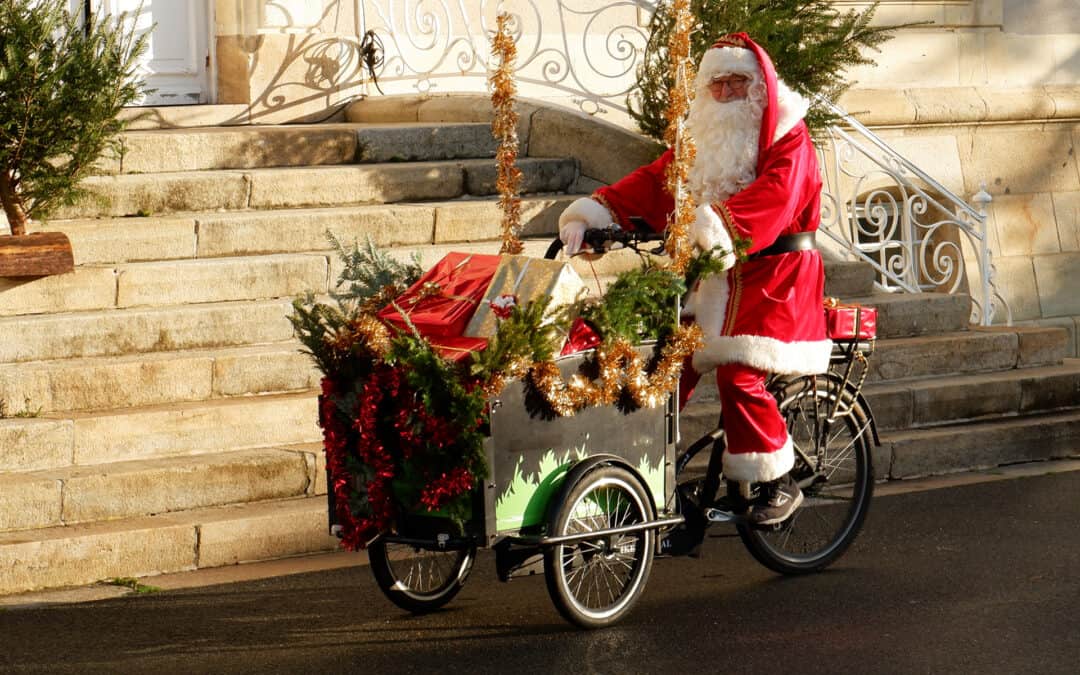 Le Père Noël et ses lutins