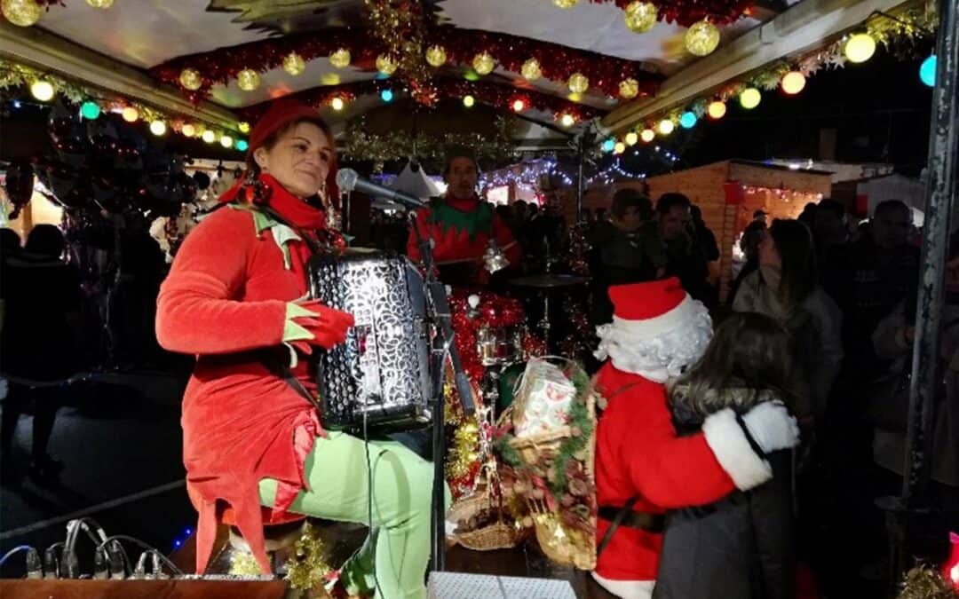 Arrivée du Père Noël avec la Péniche de Peggy