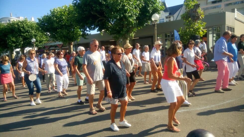 DÉMONSTRATION DE DANSE EN LIGNE